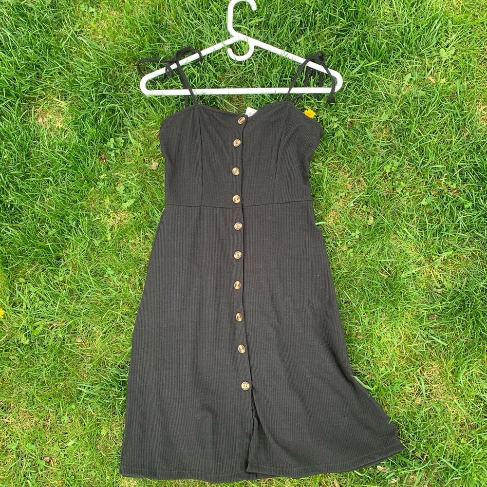 Button black dress